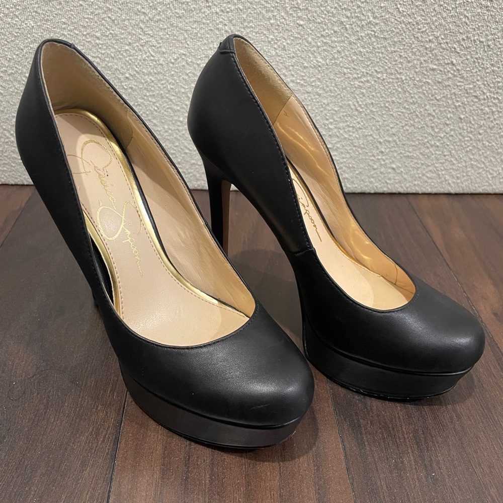 Jessica Simpson Black Platform Pumps